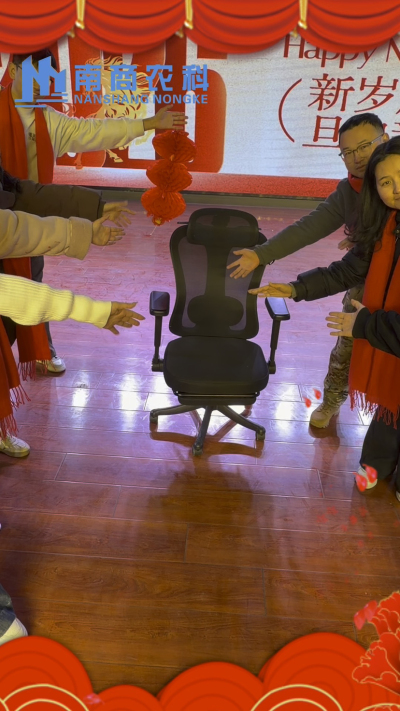 🎇 元旦快乐，温暖相伴 🎇时光匆匆，感恩 2025 年每一份支持与陪伴！从猪场到工厂，南商农科的成长，离不开每一位合作伙伴与家人的信赖！2026 年，我们将继续以贴心服务和硬核设备，陪您一路前行，养殖